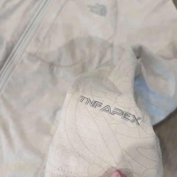 The North Face Women's Cream Softshell Utility Jacket - Picture 5 of 8